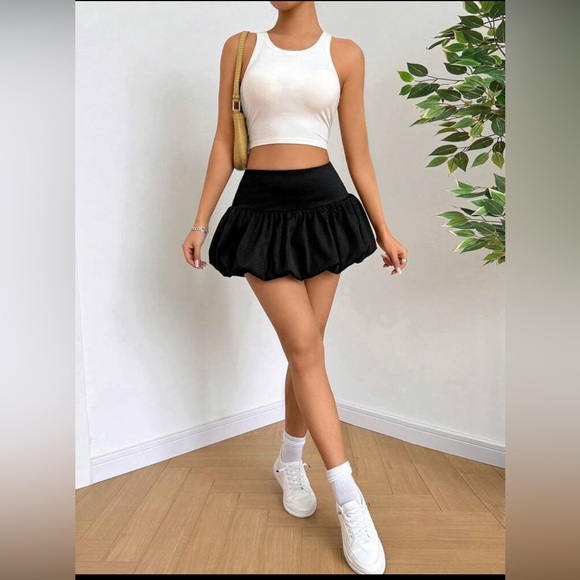 Black Ruffled Clutch - Picture 3 of 6